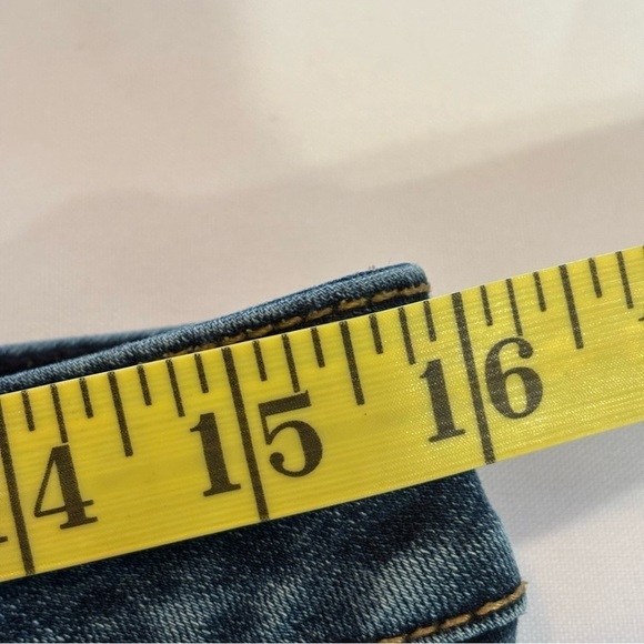 American Eagle High Rise Short Super Super Stretch Distressed size 14 - Picture 4 of 6